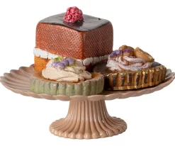 Kinder Maileg Cakes And Cakestand