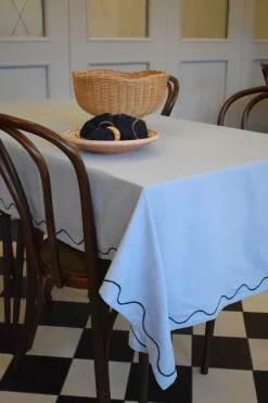 Jou Quilts Curved embroidery table cloth