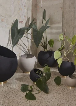 AYTM Globe Flowerpot