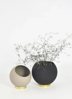 AYTM Globe Flowerpot