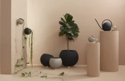 AYTM Globe Flowerpot