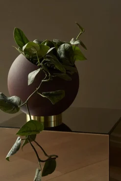 AYTM Globe Flowerpot