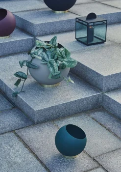 AYTM Globe Flowerpot