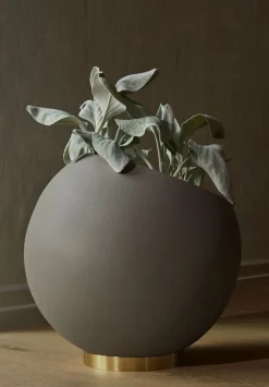 AYTM Globe Flowerpot