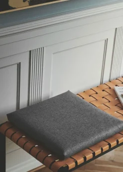 Bent Hansen Plaited Stel: Sort Pulverlakeret Stål / Gjorde: Kernelæder, Natur Fashion