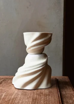 Studio Aarhus Shell Swan cup espresso White Best