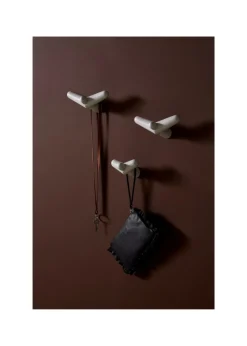 Woud Tail Wing Hook Medium - Oak Fashion